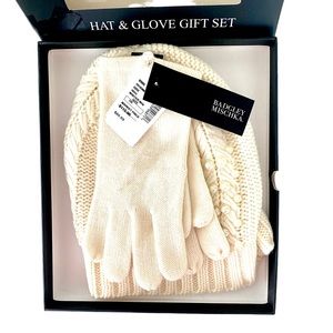 NWT Badgley Mischa Pearl Detail Ivory Hat and Gloves Set in Box